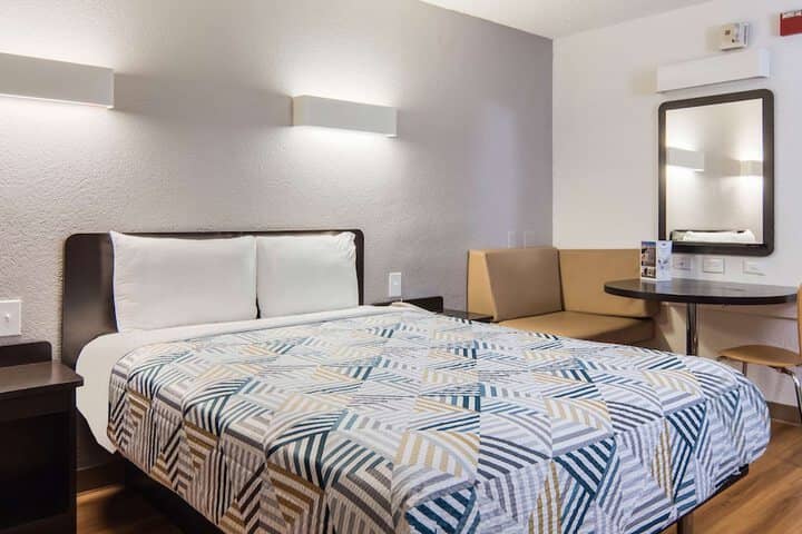 Room 14 of 40