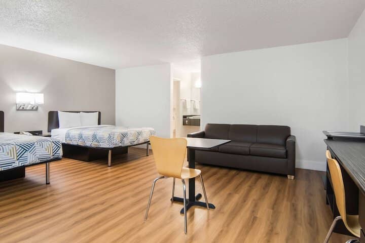 Room 21 of 40