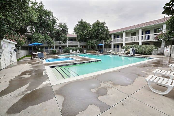 Pool 24 of 40