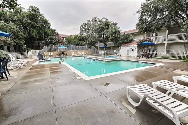 Pool 25 of 40