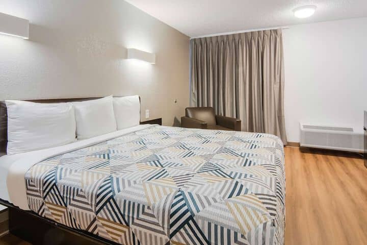 Room 6 of 40